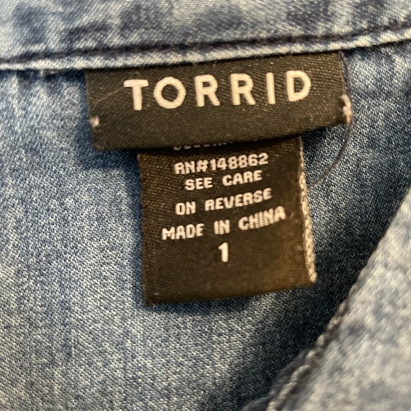 Chambray button down torrid - Picture 3 of 4